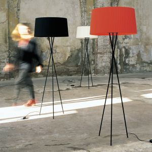 Tripode floor lamp